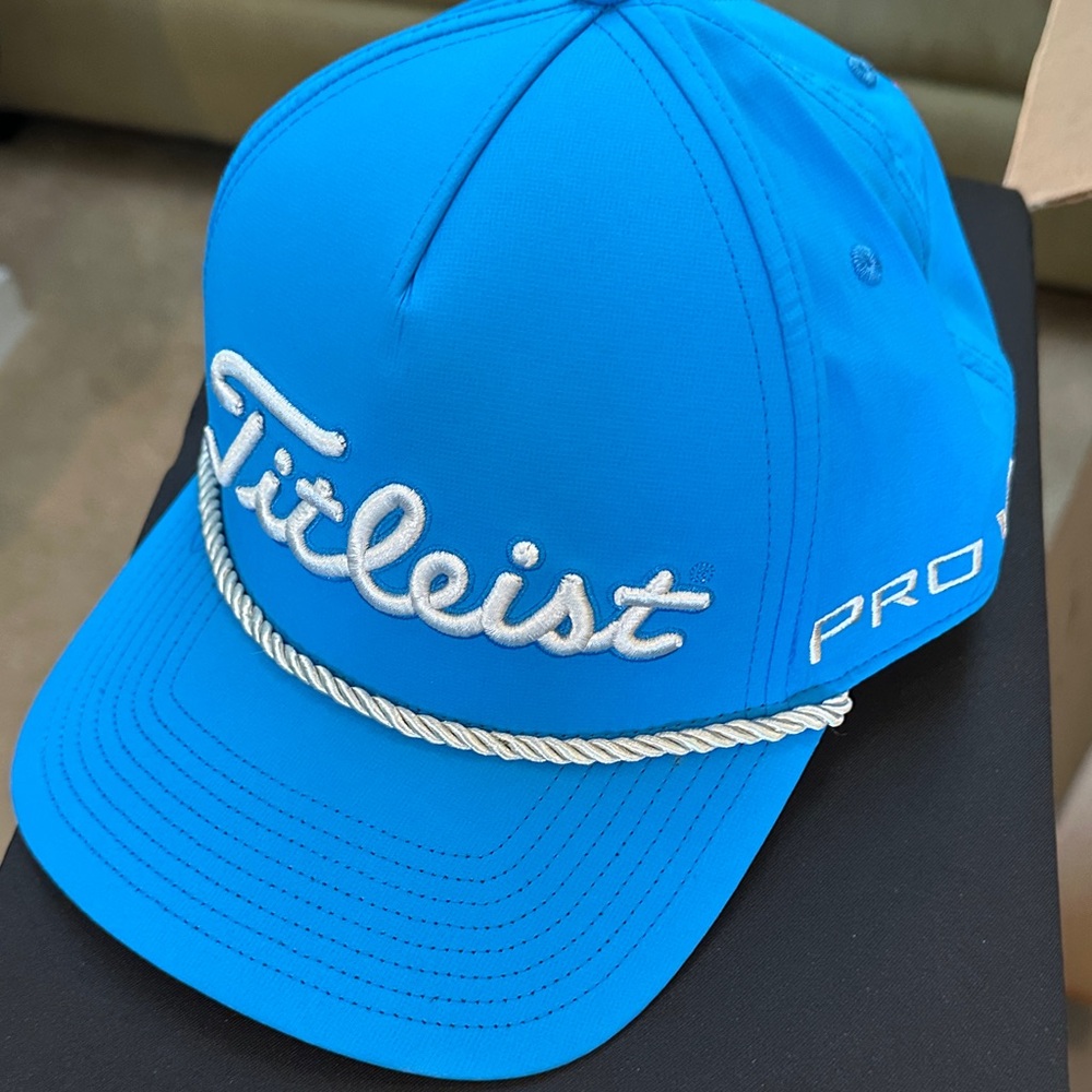 Titleist Bright Blue Tour Rope Golf Hat NWT🔥🔥⛳ - Picture 4 of 4